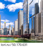Chicago Skylines building along green dyeing river of Chicago River on St. Patrick day festival in Chicago Downtown IL USA. Стоковое фото, агентство Ingram Publishing / Фотобанк Лори