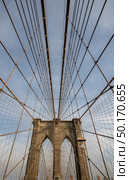 Architecture of Brooklyn bridge over east river in Brooklyn New York city NYC USA. Стоковое фото, агентство Ingram Publishing / Фотобанк Лори