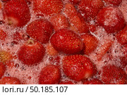 Homemade preparation of strawberry jam. Foam and juice when cooking strawberries. The process of making strawberry jam. Close-up of boiling strawberries. Стоковое фото, фотограф Андрей Жигальцов / Фотобанк Лори