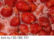Homemade preparation of strawberry jam. Foam and juice when cooking strawberries. The process of making strawberry jam. Close-up of boiling strawberries. Стоковое фото, фотограф Андрей Жигальцов / Фотобанк Лори