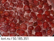 Homemade preparation of strawberry jam. Foam and juice when cooking strawberries. The process of making strawberry jam. Close-up of boiling strawberries. Стоковое фото, фотограф Андрей Жигальцов / Фотобанк Лори