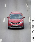 Nissan Qashqai 2020 model J11 car moving in the street, front above view. Редакционное фото, фотограф Константин Григорьев / Фотобанк Лори