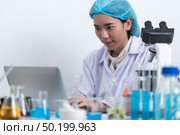 biofuel oil research in laboratory, biofuel energy power concept. Стоковое фото, агентство Ingram Publishing / Фотобанк Лори
