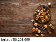 Walnuts. Kernels and whole nuts on wooden rustic table, top view. Стоковое фото, агентство Ingram Publishing / Фотобанк Лори