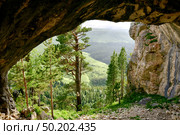 Вид на Плато Лаго-Наки из грота Солнечный, Адыгея. Стоковое фото, фотограф Оглоблин Андрей Николаевич / Фотобанк Лори