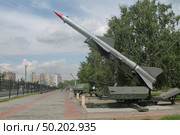 Выставка военной техники в парке "Сад Победы" в Челябинске. Редакционное фото, фотограф Елена Кочкина / Фотобанк Лори
