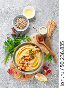 Chickpea hummus with tahini in a bowl. Healthy vegetarian appetizer. Middle Eastern cuisine. Стоковое фото, агентство Ingram Publishing / Фотобанк Лори