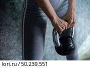 Asian girls are exercising with the Kettlebell in the gym. Стоковое фото, агентство Ingram Publishing / Фотобанк Лори
