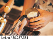 Close-up of espresso pouring from coffee machine. Professional coffee brewing. Стоковое фото, агентство Ingram Publishing / Фотобанк Лори