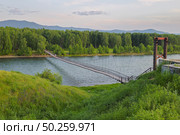 Footbridge over the Koksa River in Ust-Koksa. Стоковое фото, фотограф Саблин Станислав / Фотобанк Лори