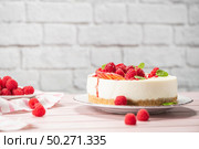 Cheesecake with fresh raspberries, plums and mint leaves. Стоковое фото, агентство Ingram Publishing / Фотобанк Лори