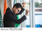 unemployed businessman, Businessmen are disappointed and worried because they are losing their jobs. Стоковое фото, агентство Ingram Publishing / Фотобанк Лори