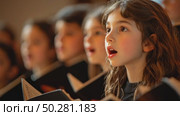 Children Sing Beautifully in Choir Performance During Winter Concert Celebration. Стоковое AI-видео, аниматор Юлия Гапеенко / Фотобанк Лори
