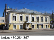 Флигель Швецовой (градоформирующий объект). Город Киров, Преображенская улица, 25 / улица Свободы, 55. Редакционное фото, фотограф Алексей Иванов / Фотобанк Лори