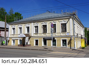 Флигель Швецовой (градоформирующий объект). Город Киров, Преображенская улица, 25 / улица Свободы, 55. Редакционное фото, фотограф Алексей Иванов / Фотобанк Лори