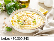 Hummus, mashed chickpeas with lemon, spices and herbs. Стоковое фото, агентство Ingram Publishing / Фотобанк Лори