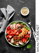 Grilled chicken breast and strawberry salad with red apples, fresh spinach and nuts. Стоковое фото, агентство Ingram Publishing / Фотобанк Лори