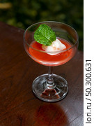 Welcome drink red mocktail on wooden table. Стоковое фото, агентство Ingram Publishing / Фотобанк Лори