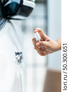 Car vehicle sterilization cleaning using hand spraying alcohol, disinfectant spray on cdoor handle for safety prevent protect from virus and germ infection Covid-19 coronavirus pandemic. Стоковое фото, агентство Ingram Publishing / Фотобанк Лори