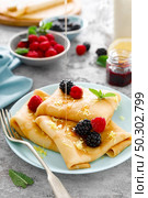 Thin crepes with fresh berries and lemon zest. Pancakes with raspberry and blackberry. Стоковое фото, агентство Ingram Publishing / Фотобанк Лори
