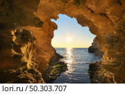 Inside of mainsail. Beautiful nature grotto seascape composition. Стоковое фото, агентство Ingram Publishing / Фотобанк Лори