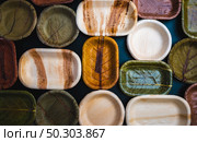 Eco environmentally friendly leaf plates from natural sustainable leaves, eco-friendly product for environment. Стоковое фото, агентство Ingram Publishing / Фотобанк Лори