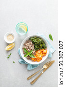 Vegan healthy lunch bowl with quinoa, sauteed kale and baked butternut squash, top down view. Стоковое фото, агентство Ingram Publishing / Фотобанк Лори