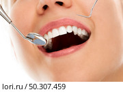 A woman is smiling while being at the dentist. Стоковое фото, агентство Ingram Publishing / Фотобанк Лори