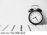 Black clock on table with copy space - Vintage Filter. Стоковое фото, агентство Ingram Publishing / Фотобанк Лори