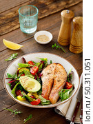 Salmon fish steak grilled, avocado and fresh vegetable salad with tomato, bell pepper and leafy vegetables. Стоковое фото, агентство Ingram Publishing / Фотобанк Лори
