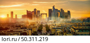 Parisian skyscrapers district La Defense at sunrise. Стоковое фото, агентство Ingram Publishing / Фотобанк Лори