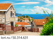 Street in the small resort town of Sveti Stefan. Стоковое фото, агентство Ingram Publishing / Фотобанк Лори
