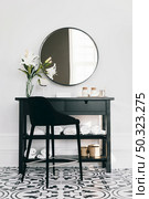black cupboard with mirror. Стоковое фото, агентство Ingram Publishing / Фотобанк Лори