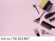 combs scissors copy space. Стоковое фото, агентство Ingram Publishing / Фотобанк Лори