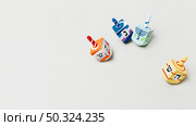 festive hanukkah dreidel with copy space. Стоковое фото, агентство Ingram Publishing / Фотобанк Лори