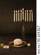 hanukkah snack symbols table. Стоковое фото, агентство Ingram Publishing / Фотобанк Лори