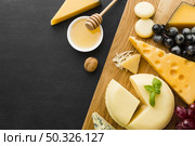 flat lay mix gourmet cheese grapes cutting board with honey. Resolution and high quality beautiful photo. flat lay mix gourmet cheese grapes cutting board with honey. High quality beautiful photo concept. Стоковое фото, агентство Ingram Publishing / Фотобанк Лори