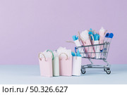 many colorful paper shopping bags cart. Resolution and high quality beautiful photo. many colorful paper shopping bags cart. High quality beautiful photo concept. Стоковое фото, агентство Ingram Publishing / Фотобанк Лори
