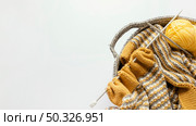 knitting needles wool basket with copy space. Beautiful photo. knitting needles wool basket with copy space. Стоковое фото, агентство Ingram Publishing / Фотобанк Лори