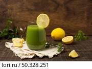 arrangement with green smoothie lemons. High resolution photo. arrangement with green smoothie lemons. High quality photo. Стоковое фото, агентство Ingram Publishing / Фотобанк Лори