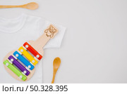 flat lay baby clothes with xylophone. High resolution photo. flat lay baby clothes with xylophone. High quality photo. Стоковое фото, агентство Ingram Publishing / Фотобанк Лори