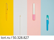 top view different office pens. High resolution photo. top view different office pens. High quality photo. Стоковое фото, агентство Ingram Publishing / Фотобанк Лори