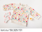 baby s clothing socks with pacifier isolated white background. High resolution photo. baby s clothing socks with pacifier isolated white background. High quality photo. Стоковое фото, агентство Ingram Publishing / Фотобанк Лори