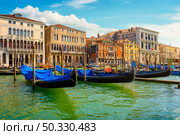 Gondolas along the Grand Canal in Venice, Italy. Стоковое фото, агентство Ingram Publishing / Фотобанк Лори