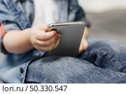child using mobile phone. Стоковое фото, агентство Ingram Publishing / Фотобанк Лори