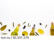 olive oil saucers bottles. High resolution photo. olive oil saucers bottles. High quality photo. Стоковое фото, агентство Ingram Publishing / Фотобанк Лори