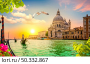 Gondolas along the Grand Canal in Venice, Italy. Стоковое фото, агентство Ingram Publishing / Фотобанк Лори