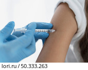 close up doctor vaccinating little girl. Стоковое фото, агентство Ingram Publishing / Фотобанк Лори