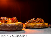 preparation delicious burger arrangement. Стоковое фото, агентство Ingram Publishing / Фотобанк Лори