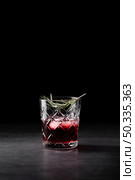 refreshing cocktail glass copy space. Стоковое фото, агентство Ingram Publishing / Фотобанк Лори